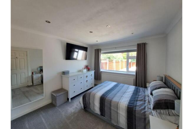 2 bed Semi-Detached Bungalow for sale Image 5