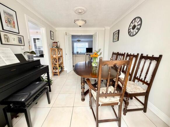 4 bed Detached for sale Image 8
