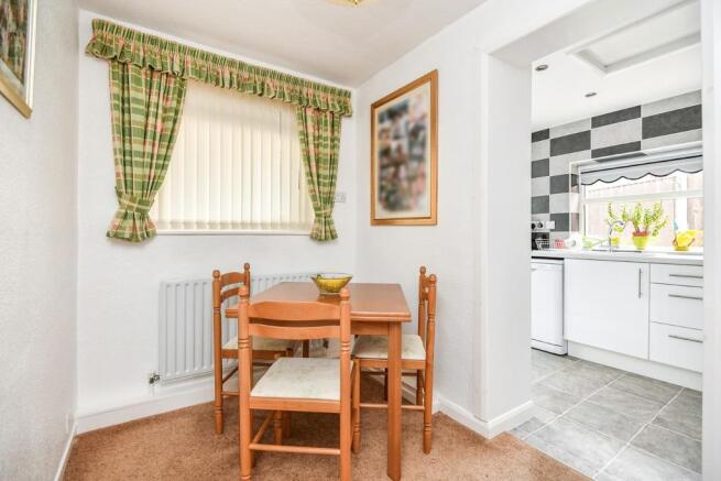 Breakfast
Room