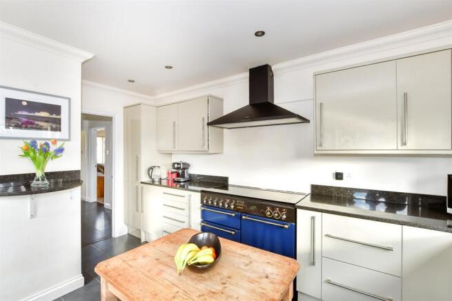 Kitchen/ Breakfast Room