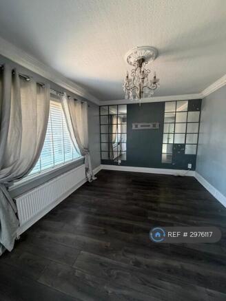 3 bed Semi-Detached to rent Image 4