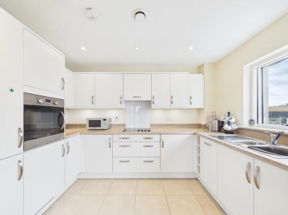 CAM04018G0-PR0438-STILL016