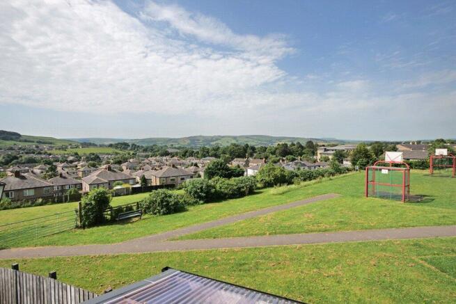 4 bed Semi-Detached for sale Image 8