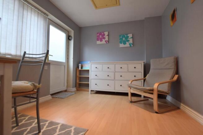 17a Selby Grove lounge