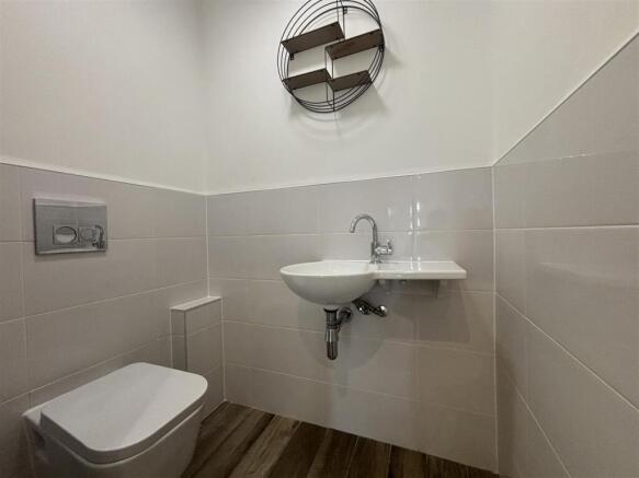 4 bed Town House to rent Image 9