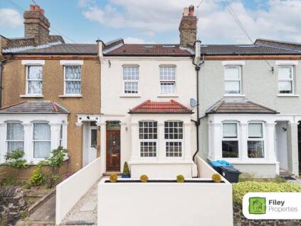 East Crescent, Enfield, EN1