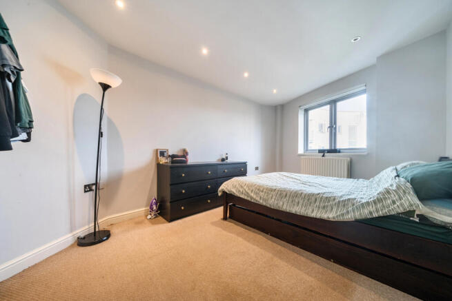 1407662-7-698c735...