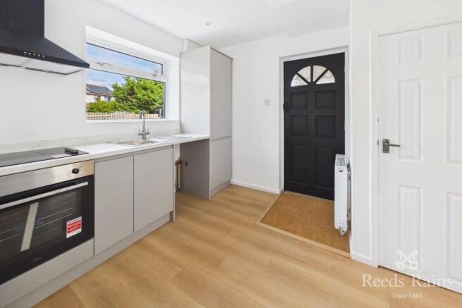 3 bed Semi-Detached for sale Image 8