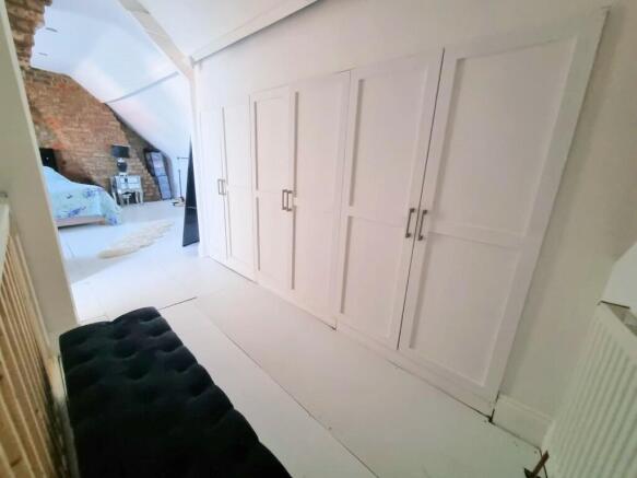 2 bed Flat for sale Image 7