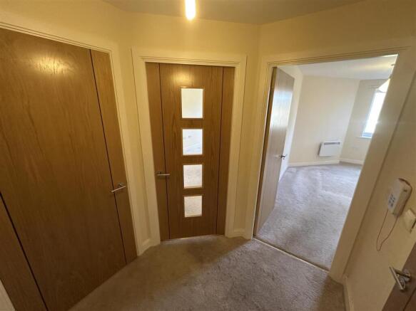 1 bed Apartment to rent Image 11