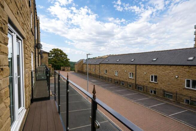 3 bed Town House for sale Image 3