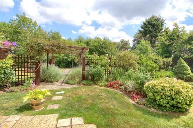 4 bed Detached for sale Image 10