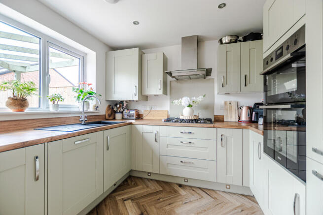 4 bed Semi-Detached for sale Image 8