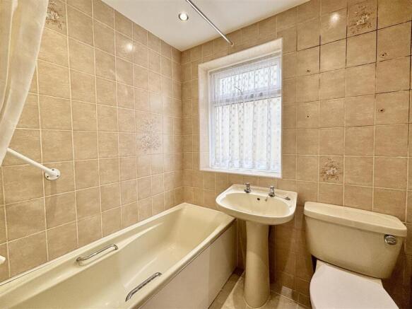 4 bed Semi-Detached for sale Image 9