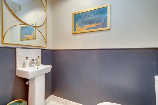 4 bed Detached for sale Image 8
