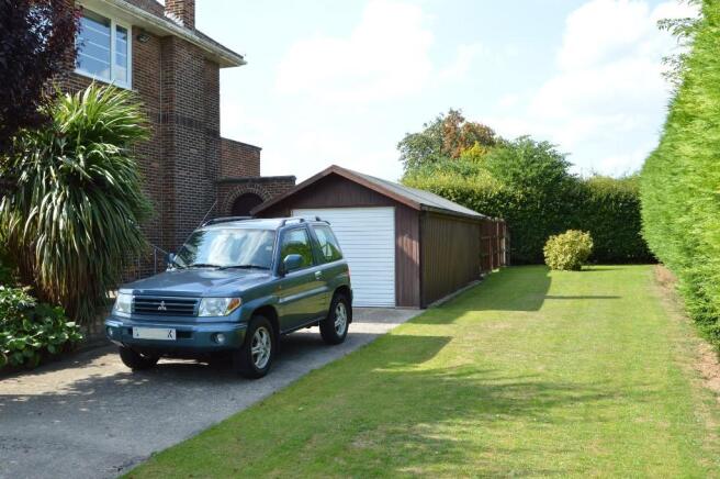 Drive & garage