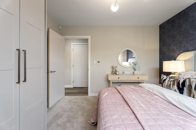 100 Woodgate Drive,
London,
SW16 5SE photo 4