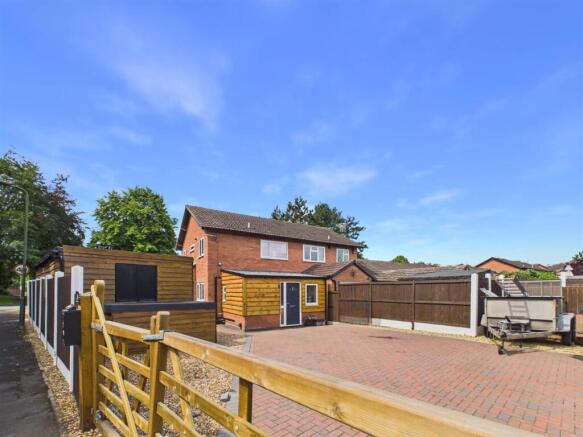 3-bed semi-detached on Orsons Meadow, Bicton Heath, Shrewsbury, £295,000