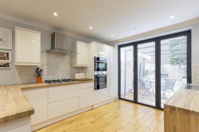 4 bed Semi-Detached for sale Image 5