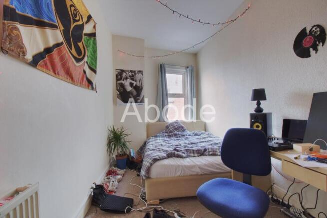 5 bed House to rent Image 5