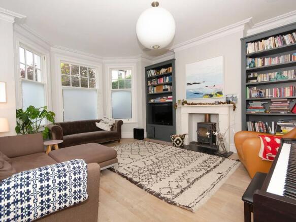 Front Reception a LR