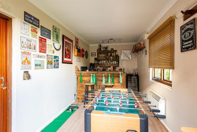 Bakers Cottage bar.jpg