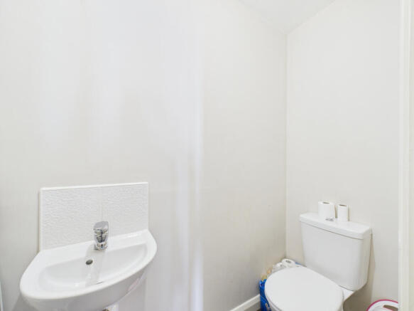 3 bed Semi-Detached for sale Image 7