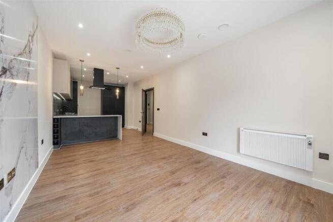 2 bed Apartment to rent Image 6