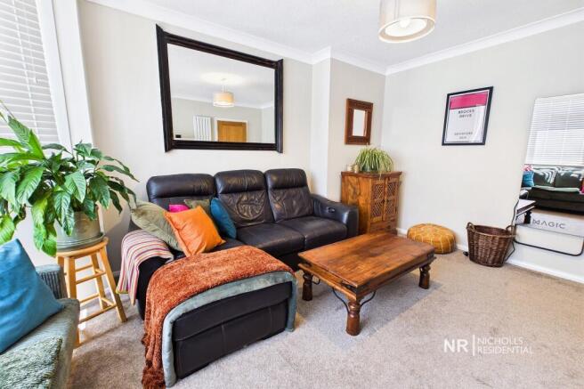 Burton Close, Chessington, Surrey. KT9 photo 4