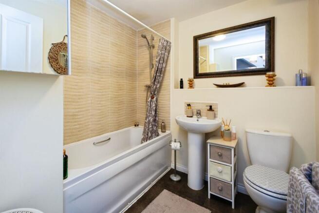 3 bed Semi-Detached for sale Image 12