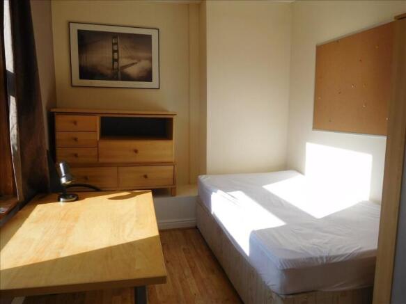 4 bed Terraced to rent Image 4