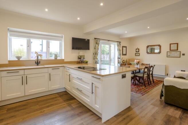 4 bed Detached for sale Image 5
