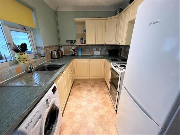 KITCHEN :