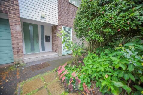 Warren Close, Bramhall, SK7
