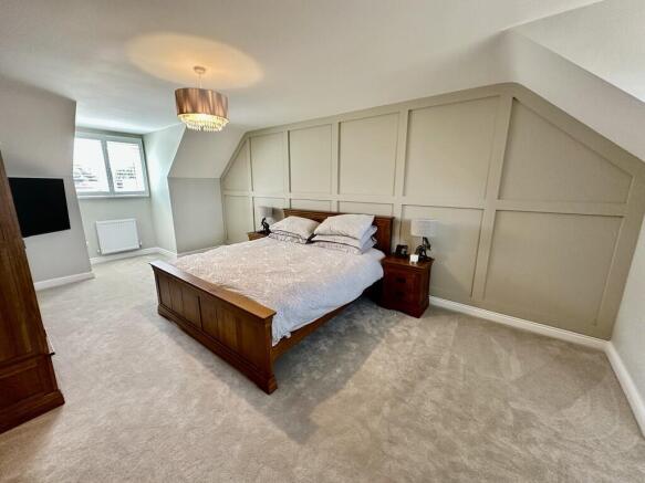 4 bed Detached for sale Image 9