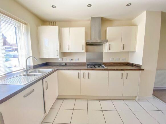 3 bed Semi-Detached for sale Image 5
