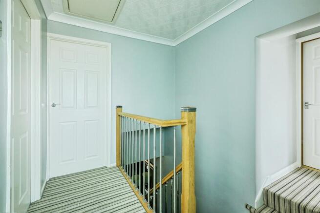 4 bed Semi-Detached for sale Image 10