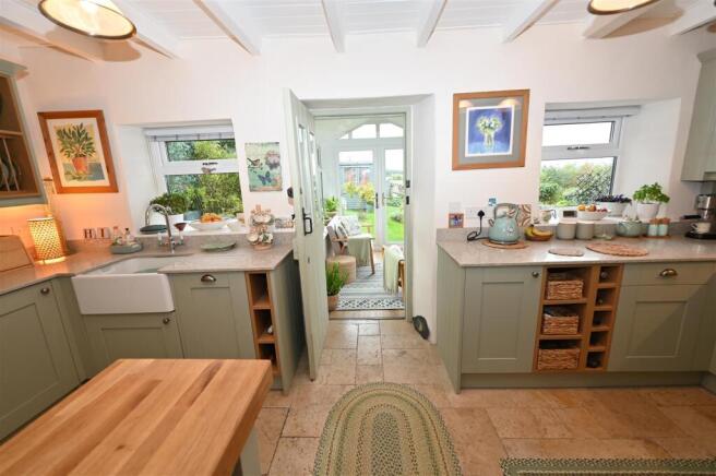 4 bed Cottage for sale Image 10