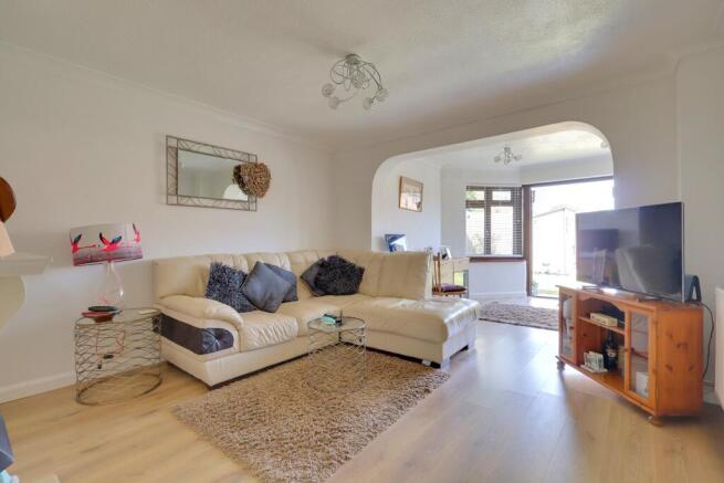 LOUNGE/DINING ROOM