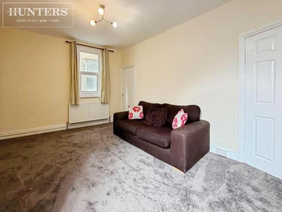 3 bed Apartment to rent Image 9