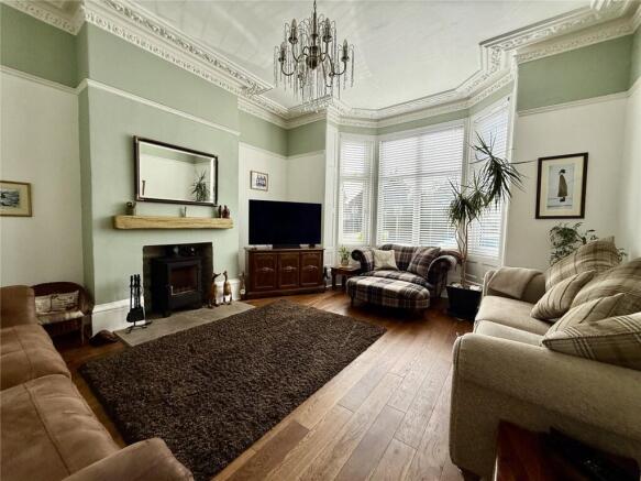 6 bed Semi-Detached for sale Image 4