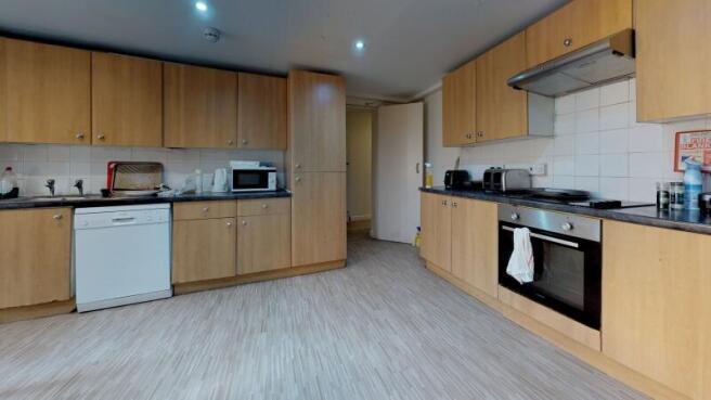 5 bed Detached to rent Image 10