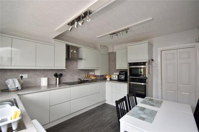 2 bed Semi-Detached Bungalow for sale Image 9