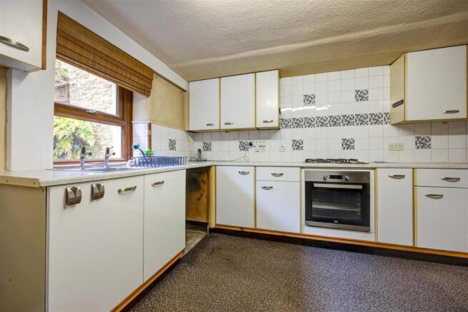 4 bed Semi-Detached for sale Image 8