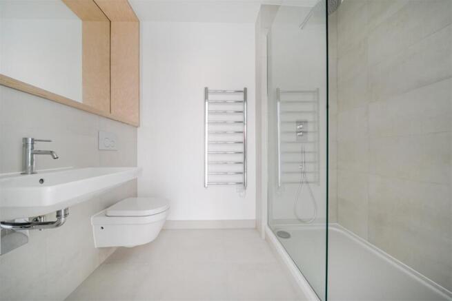 4 bed Town House to rent Image 10