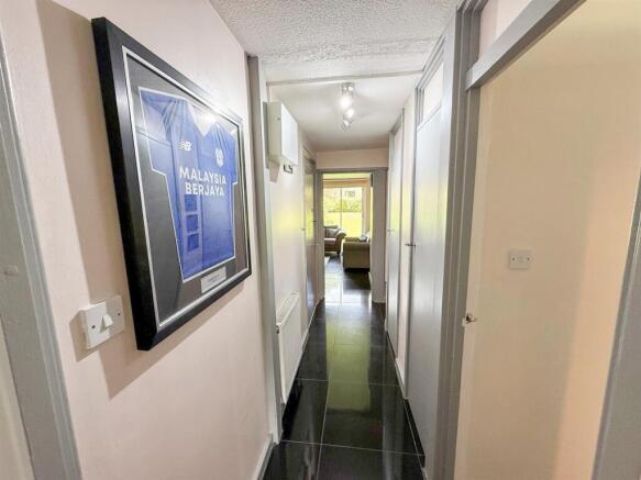2 bed Apartment for sale Image 10