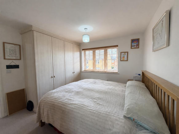 4 bed Detached for sale Image 7