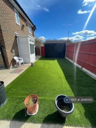 Side Lawn And Cycle /Garden Room