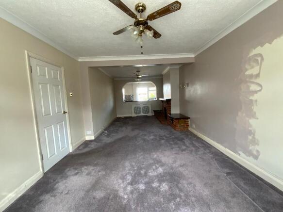 LIVING ROOM 25'3 x 11'2