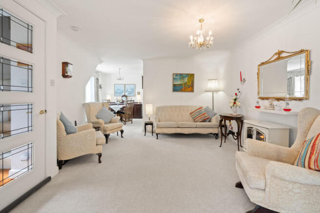 Sitting/Dining Room of 7 The Gallolee